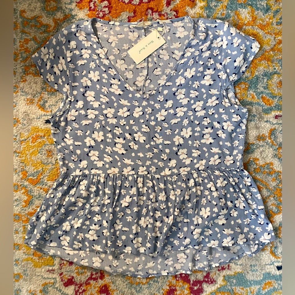 SOLD! NEW! Sim & Sam Dusty Blue Floral V-Neck Capped Sleeve Peplum Top M - Picture 1 of 15